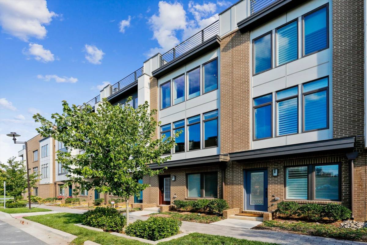 Townhouse for rent at 8052 Red Hook St, Derwood, MD 20855