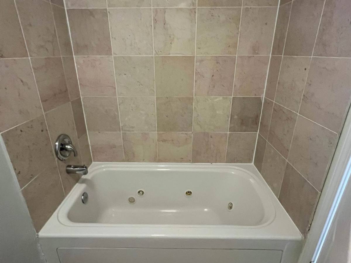 Apartment for rent at 2120 W Arthur, Chicago, IL 60645