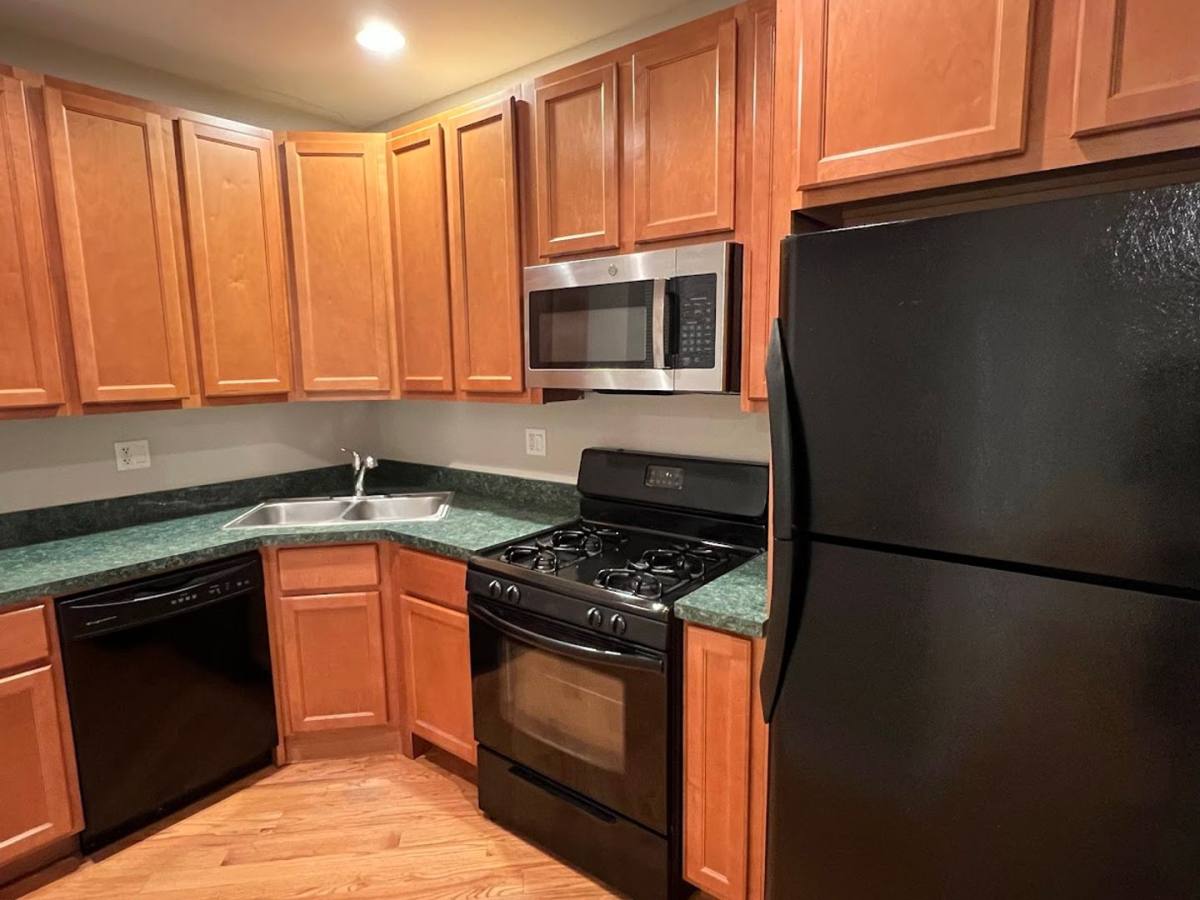 Apartment for rent at 2120 W Arthur, Chicago, IL 60645