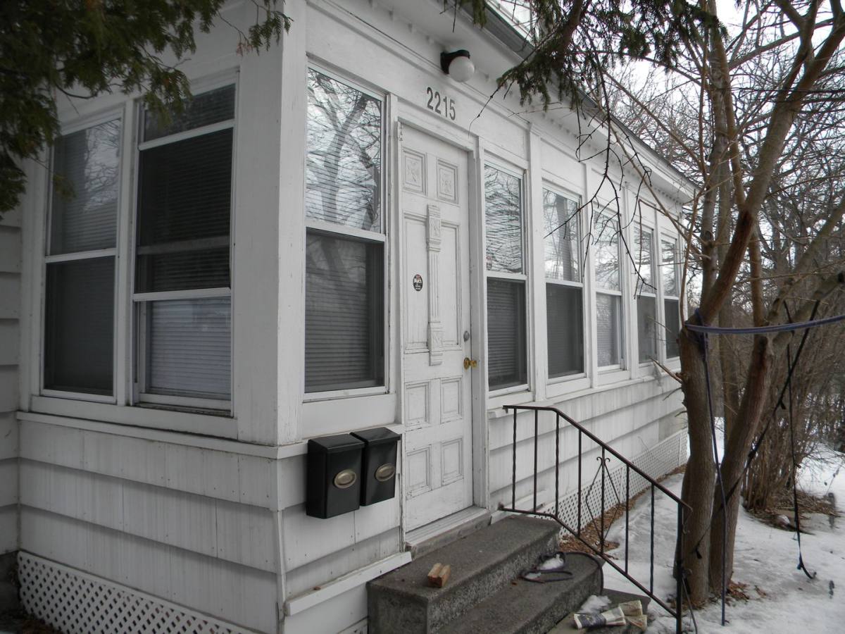 Apartment for rent at 2215 Como Ave, Saint Paul, MN 55108