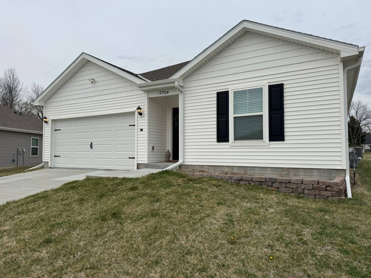 House for rent at 17704 Hampton Dr, Omaha, NE 68136