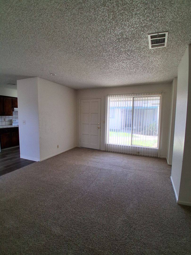 Apartment for rent at 1136 E Fedora Ave, Fresno, CA 93704