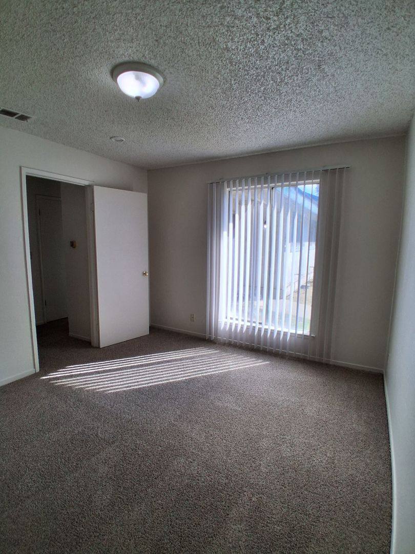 Apartment for rent at 1136 E Fedora Ave, Fresno, CA 93704