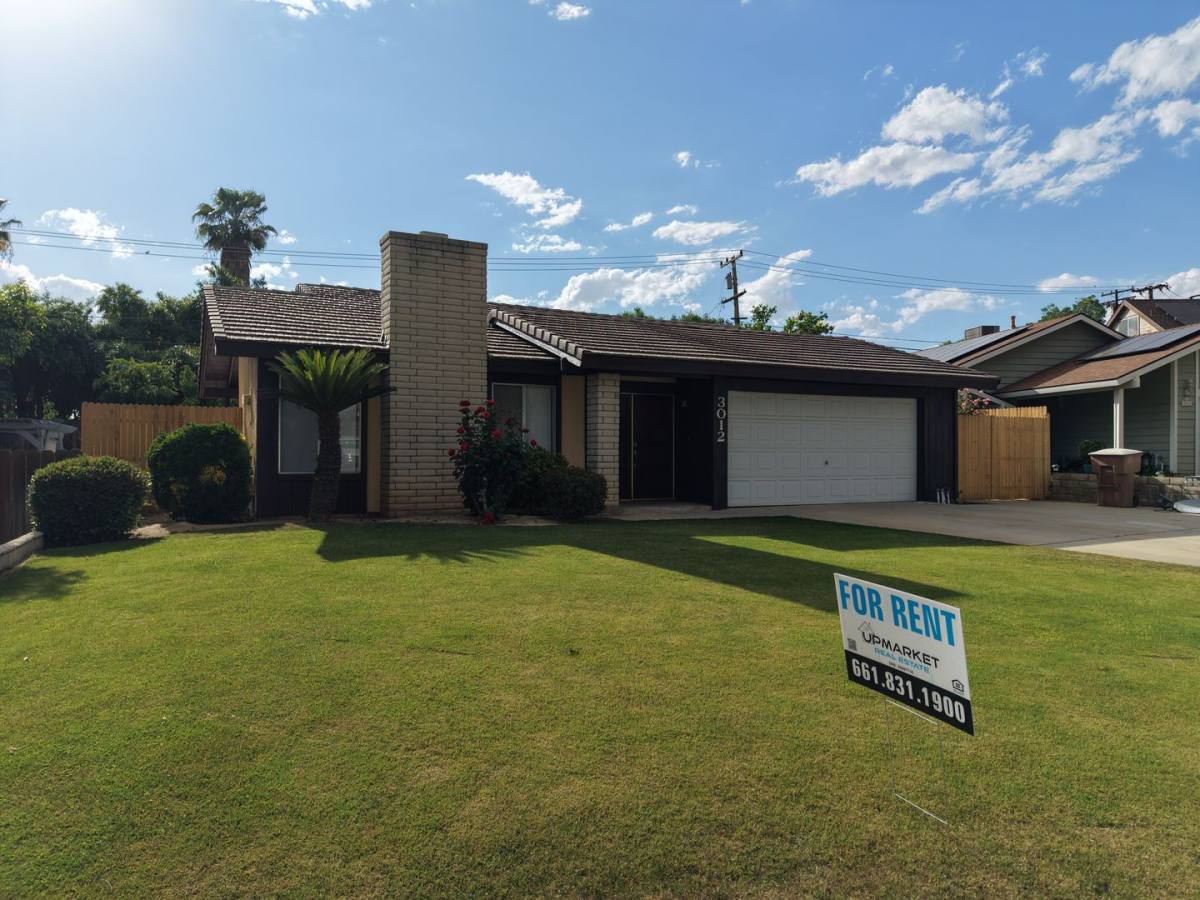 House for rent at 3012 Catalina Dr, Bakersfield, CA 93306