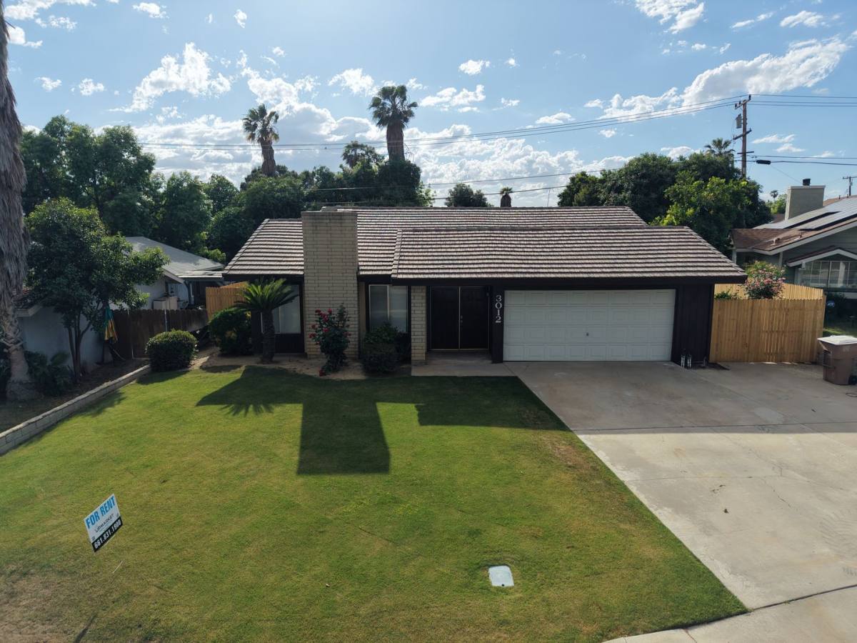 House for rent at 3012 Catalina Dr, Bakersfield, CA 93306