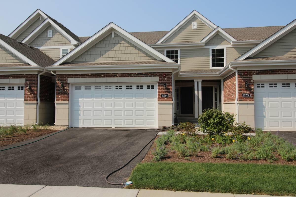 Townhouse for rent at 10723 Clocktower Dr, La Grange, IL 60525