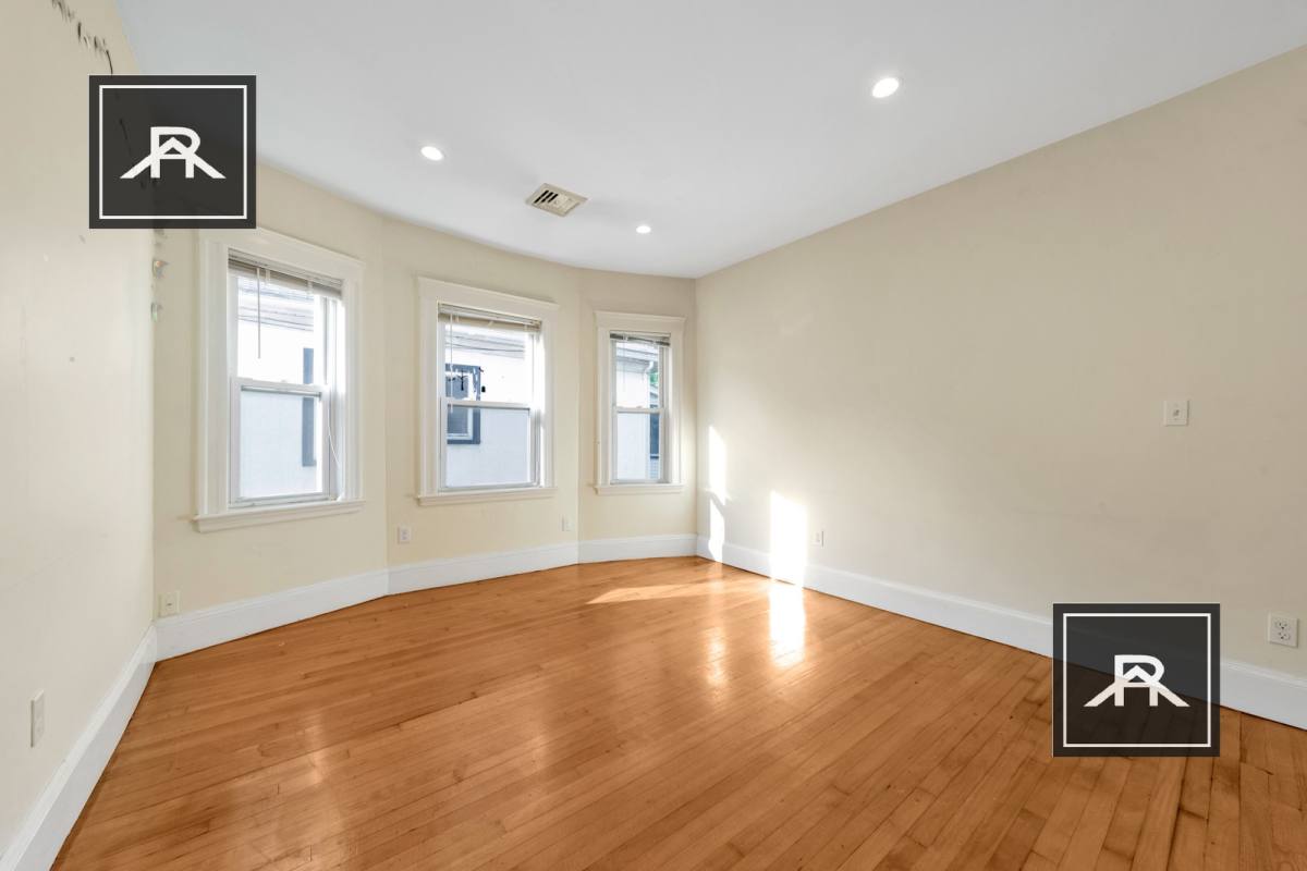 Apartment for rent at 298-300 Alewife Brook Parkway #2, Somerville, MA 02144