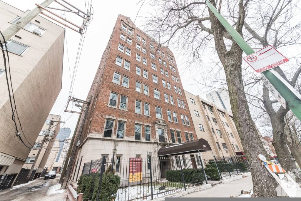 Apartment for rent at 940 W Winona St #211, Chicago, IL 60640