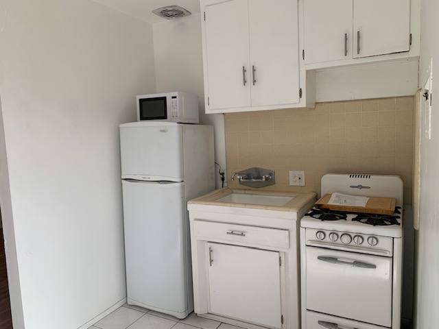 Apartment for rent at 12732 Venice Blvd #4, Los Angeles, CA 90066