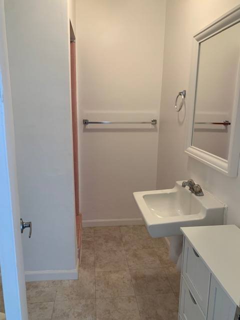 Apartment for rent at 12732 Venice Blvd #4, Los Angeles, CA 90066