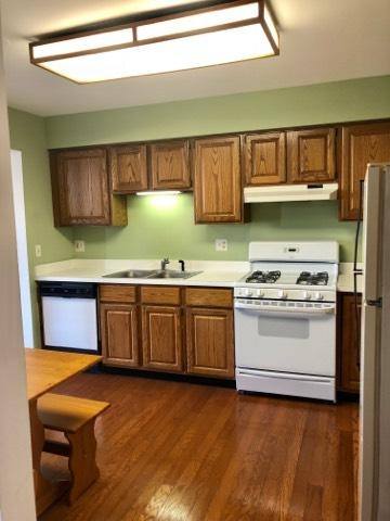 Townhouse for rent at 725 Ripple Brook Lane, Elgin, IL 60120