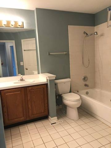 Townhouse for rent at 725 Ripple Brook Lane, Elgin, IL 60120