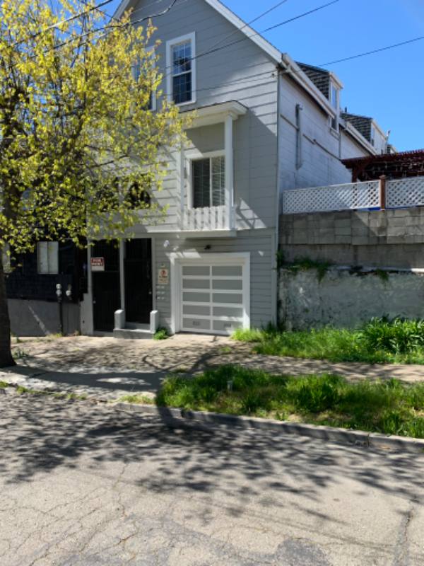 Apartment for rent at 2019 E 20th St, Oakland, CA 94606