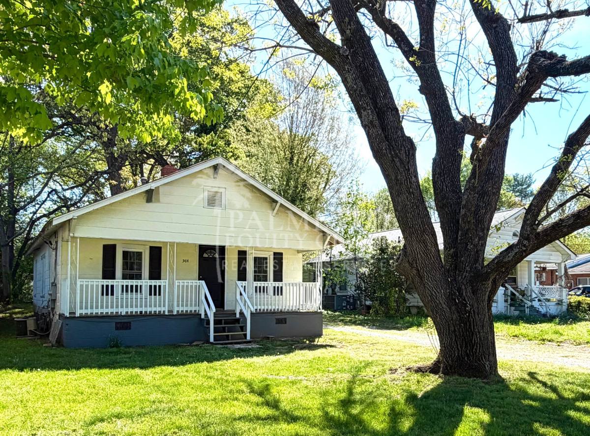 House for rent at 3414 Summit Ave, Greensboro, NC 27405