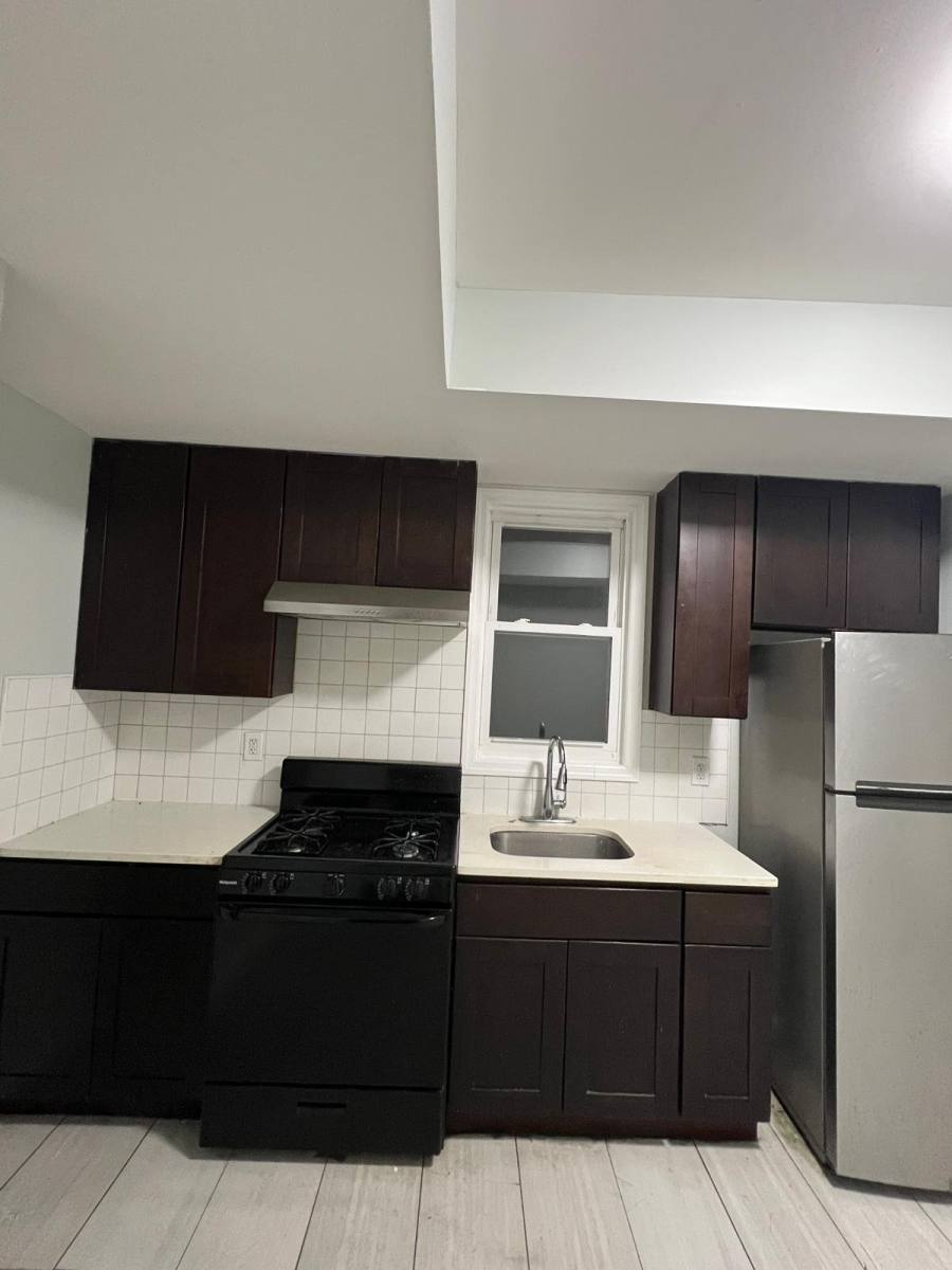 Apartment for rent at 221 N 15th St #2, East Orange, NJ 07018