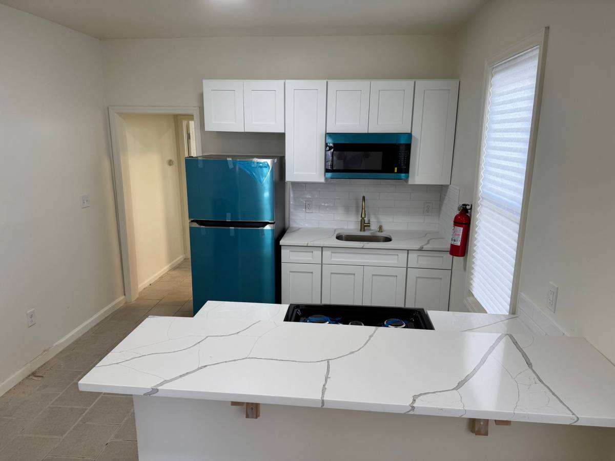 Apartment for rent at 587 Grove St #3L, Irvington, NJ 07111