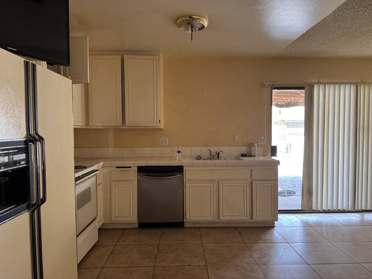 House for rent at 4879 Summerhill Rd, Las Vegas, NV 89121