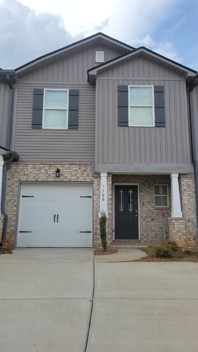 Townhouse for rent at 7580 Discovery Point Dr NW, Huntsville, AL 35806