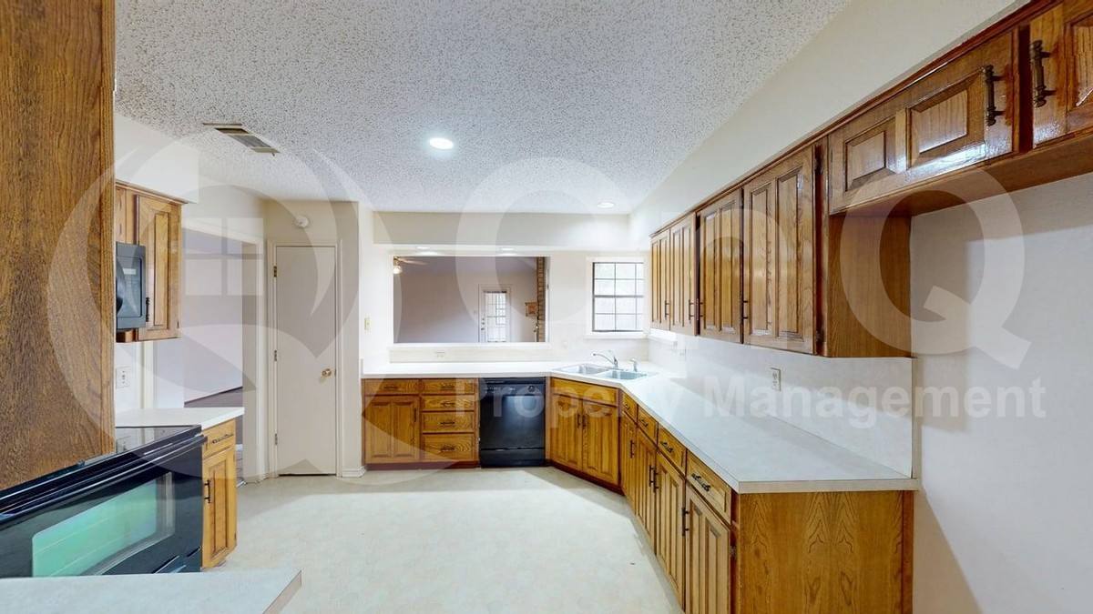 House for rent at 5511 Timber Green Dr, Arlington, TX 76016