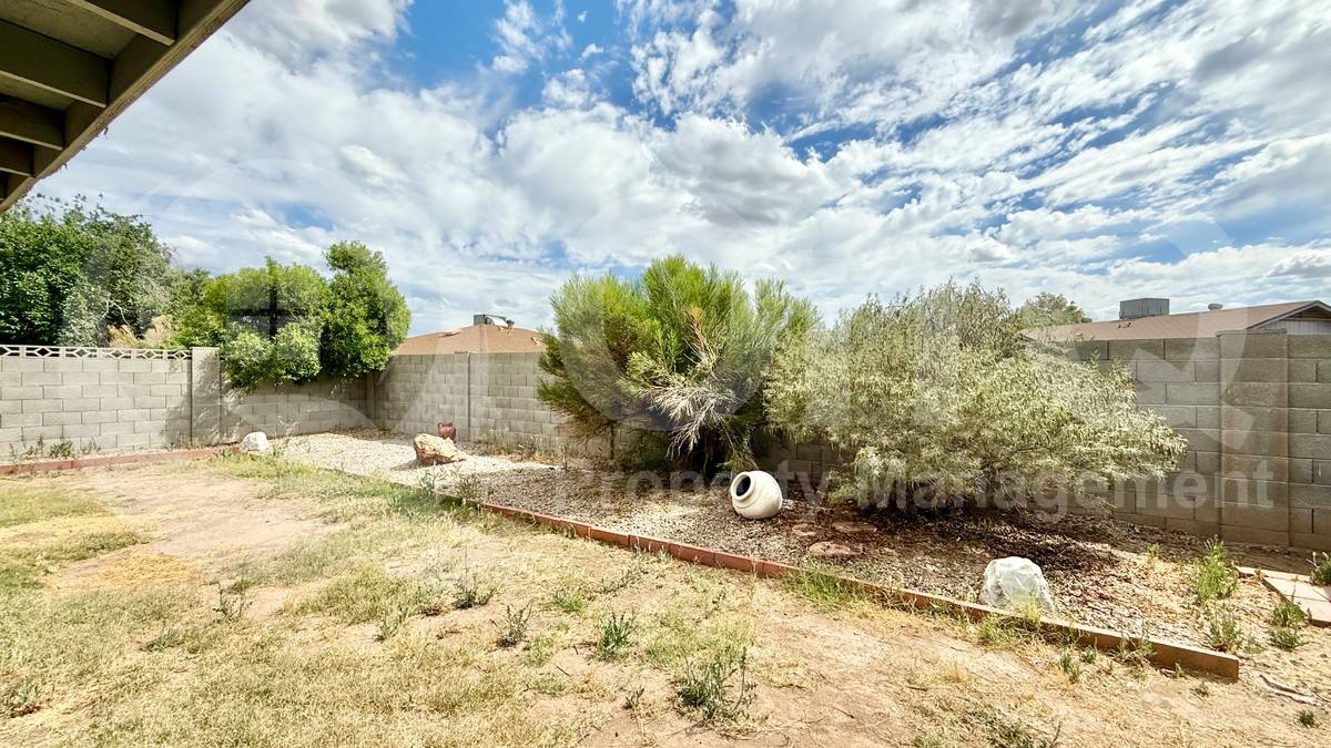 House for rent at 5625 W Campo Bello Dr, Glendale, AZ 85308