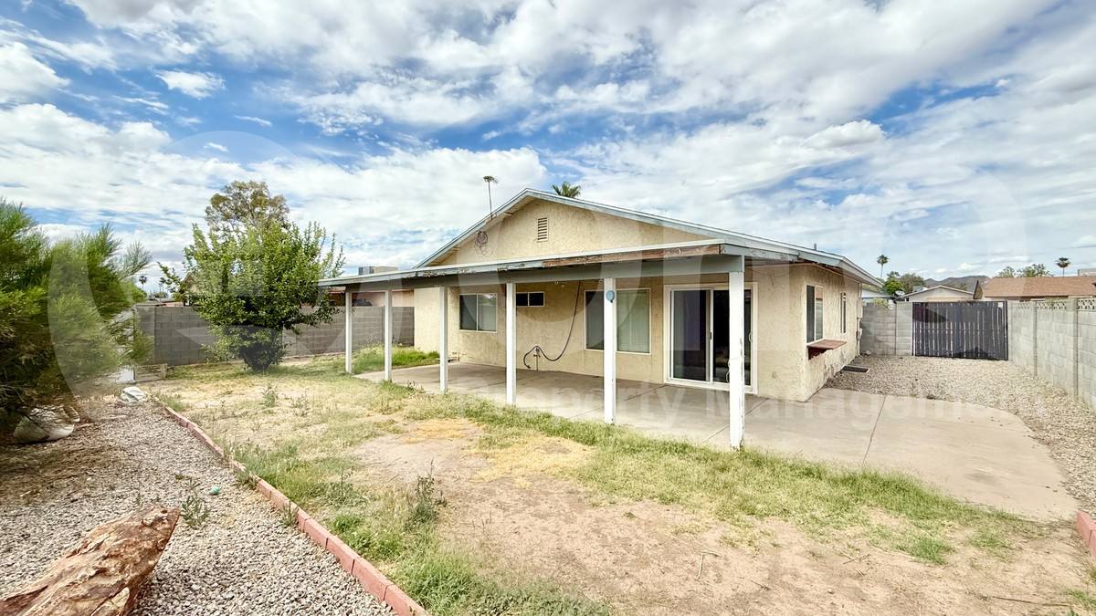 House for rent at 5625 W Campo Bello Dr, Glendale, AZ 85308