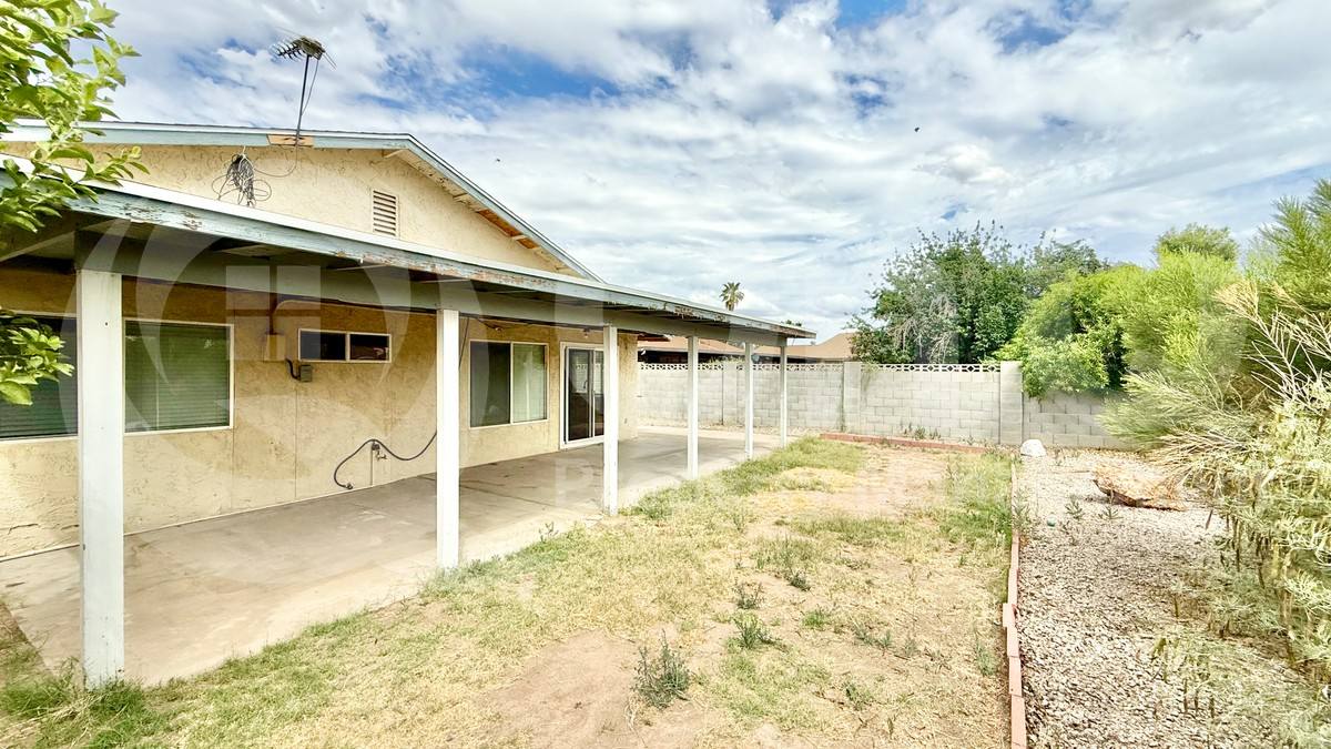 House for rent at 5625 W Campo Bello Dr, Glendale, AZ 85308