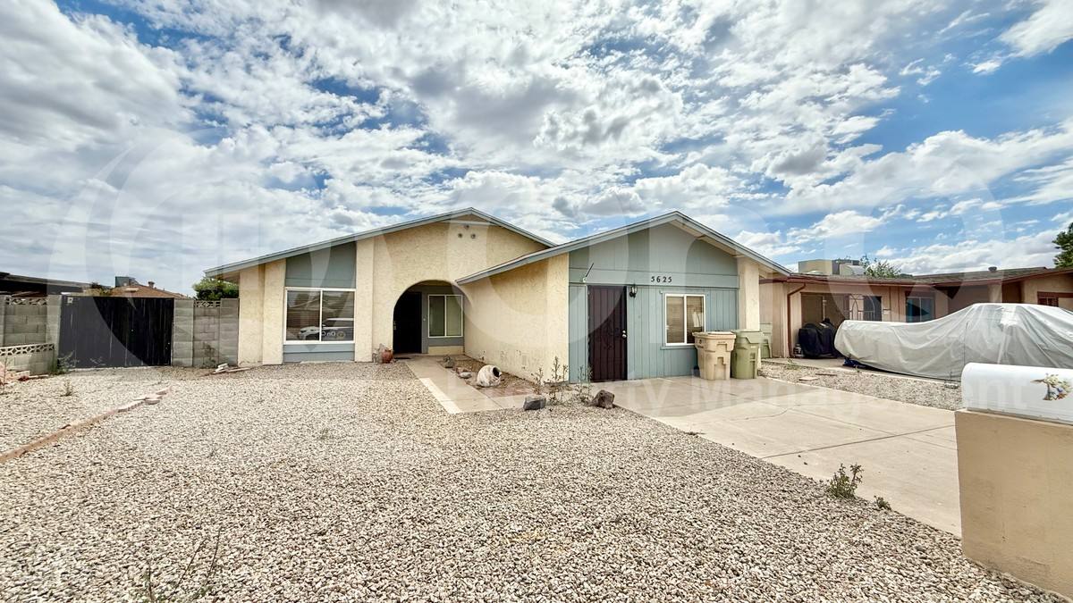 House for rent at 5625 W Campo Bello Dr, Glendale, AZ 85308