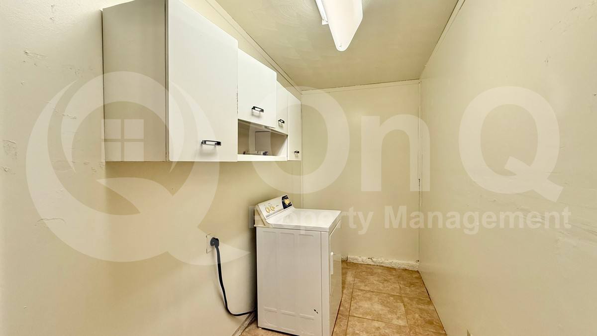House for rent at 5625 W Campo Bello Dr, Glendale, AZ 85308