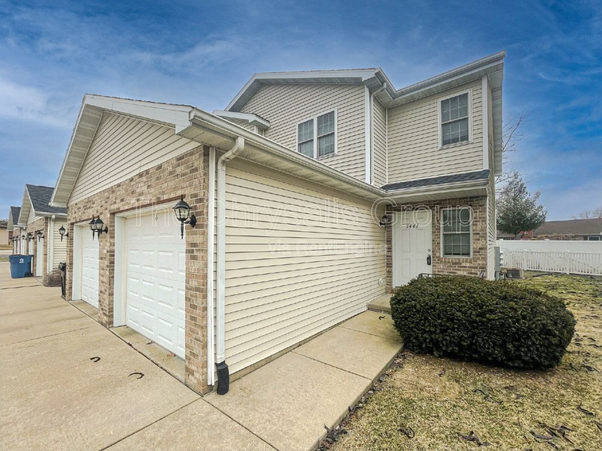 Townhouse for rent at 1441 Adams St, Ottawa, IL 61350