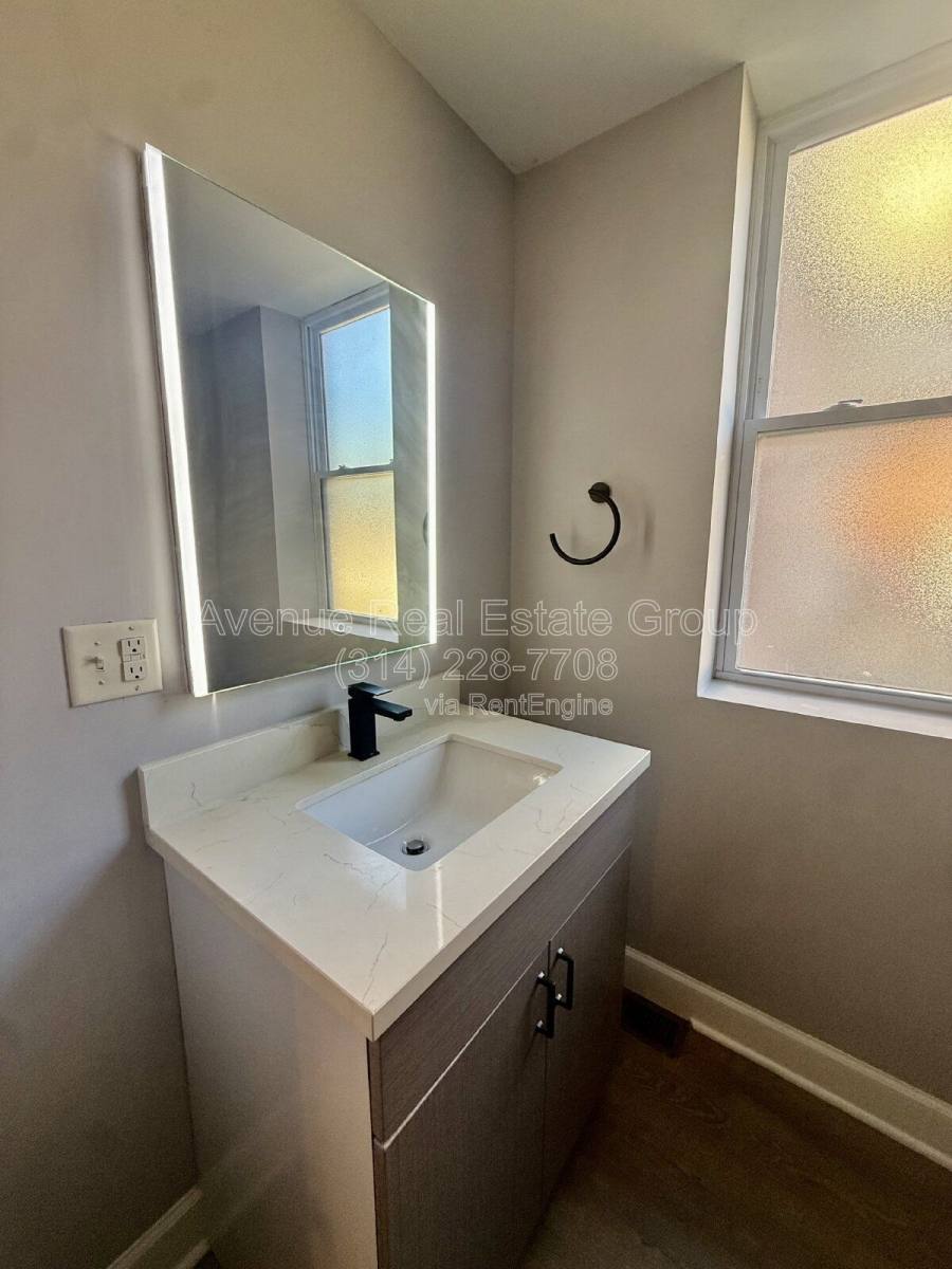 Apartment for rent at 6017 Kingsbury Ave #1F, Saint Louis, MO 63112