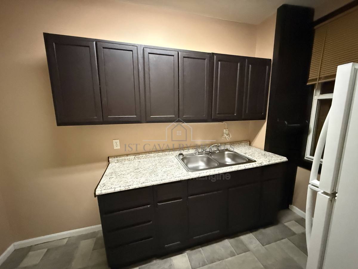 Apartment for rent at 1076 Ackley St #2, Akron, OH 44306