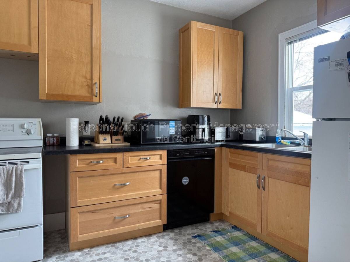 House for rent at 606 5th St S, Moorhead, MN 56560