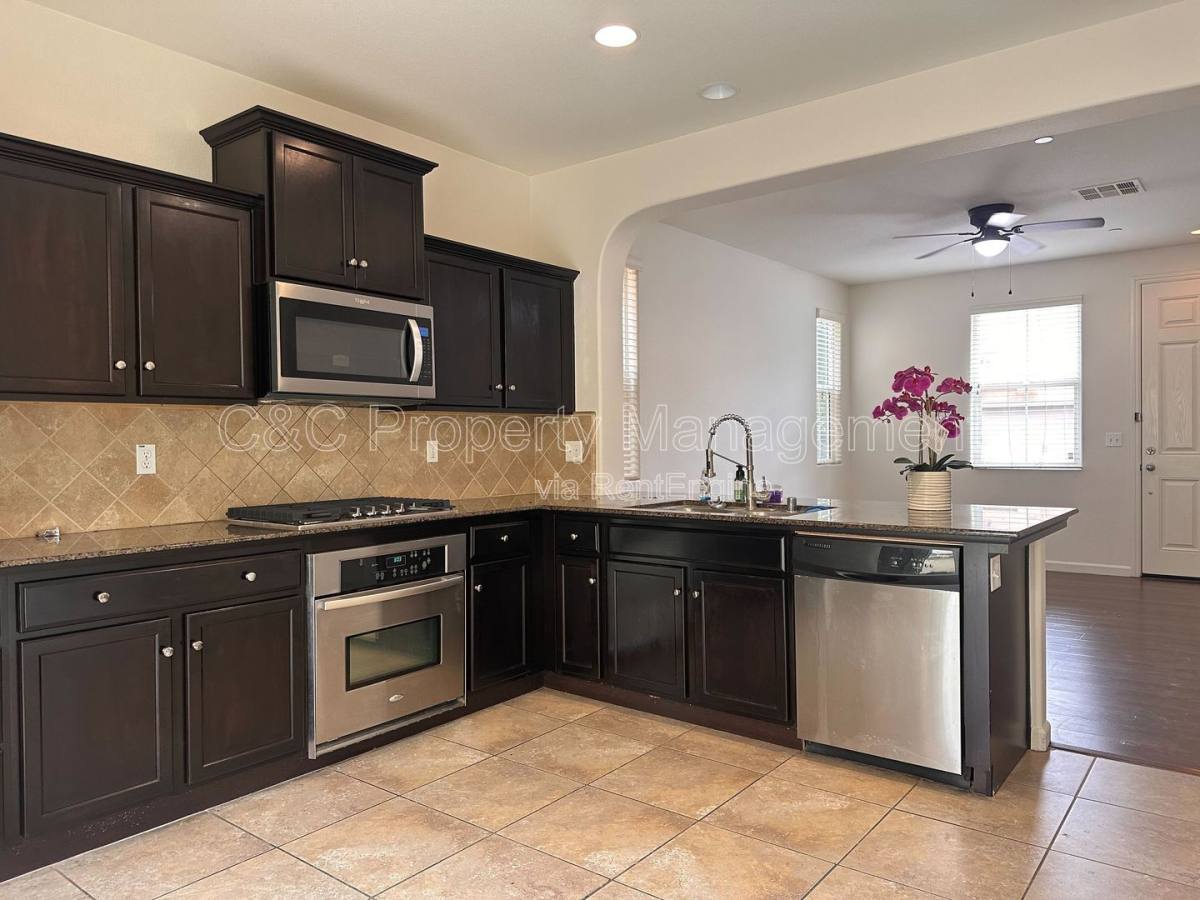 House for rent at 3672 Etchings Way, Clovis, CA 93619