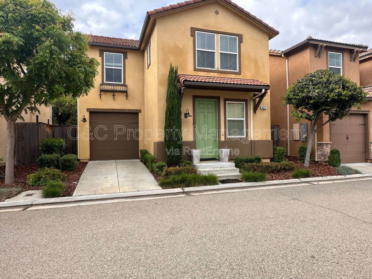 House for rent at 3672 Etchings Way, Clovis, CA 93619