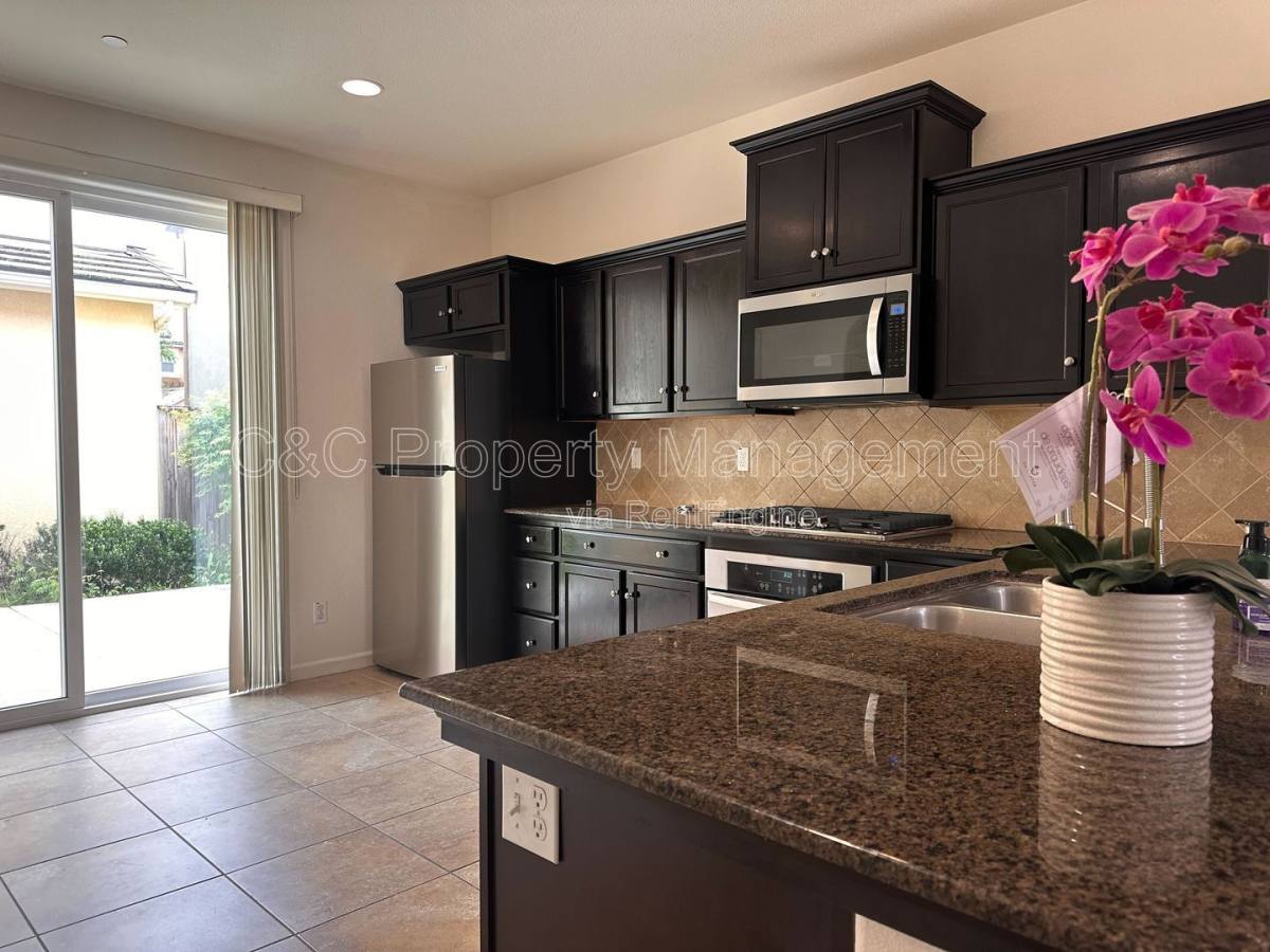 House for rent at 3672 Etchings Way, Clovis, CA 93619