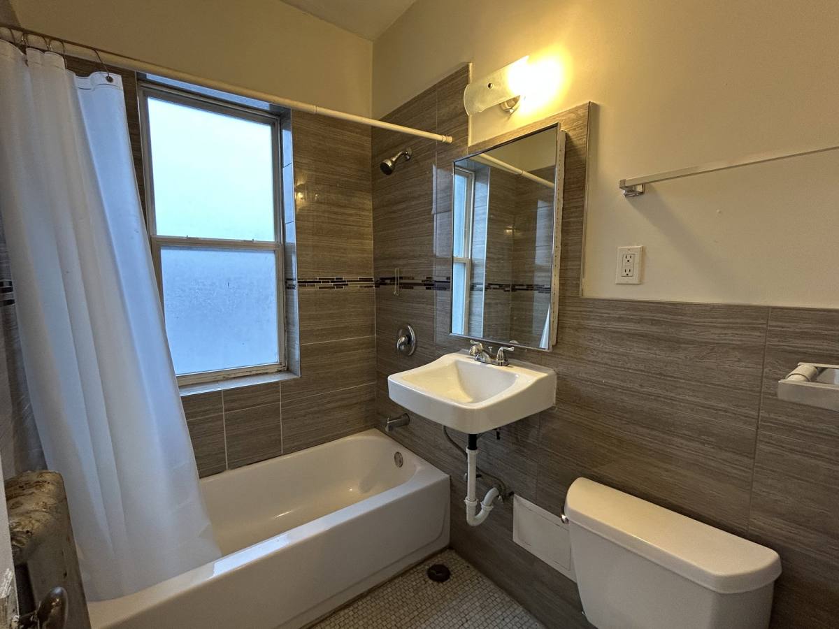 Apartment for rent at 2712 N Milwaukee Ave #307, Chicago, IL 60647