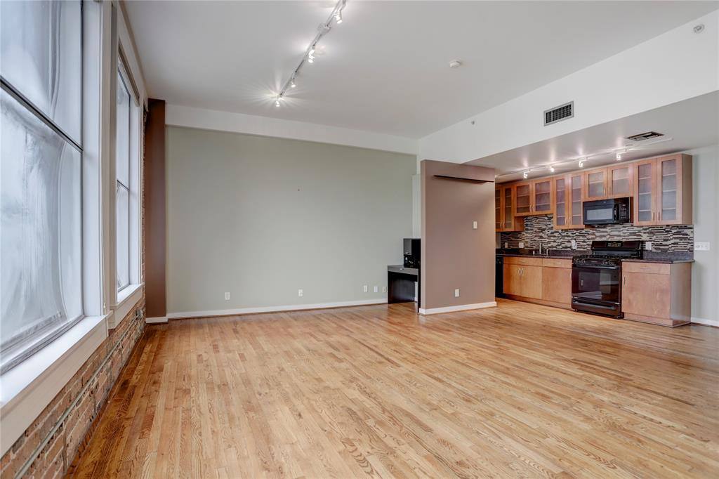 Apartment for rent at 915 Franklin St #ID62001, Houston, TX 77002