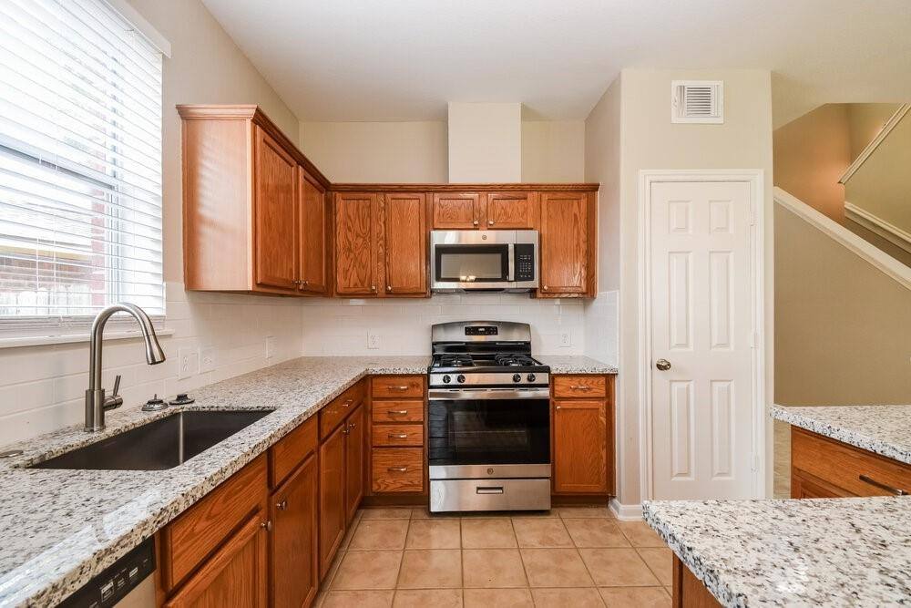 House for rent at 11308 Shoal Creek Dr, Pearland, TX 77584