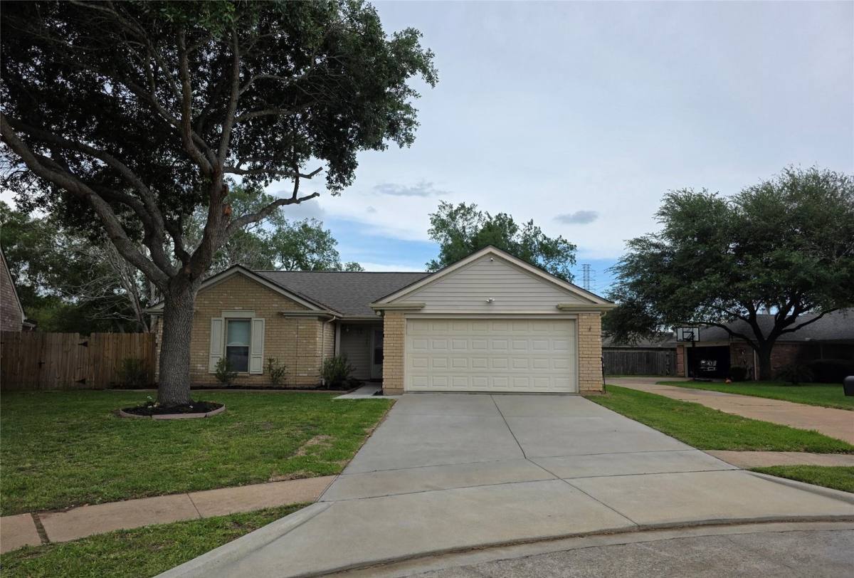 House for rent at 3129 E Heatherock Circle, Sugar Land, TX 77479