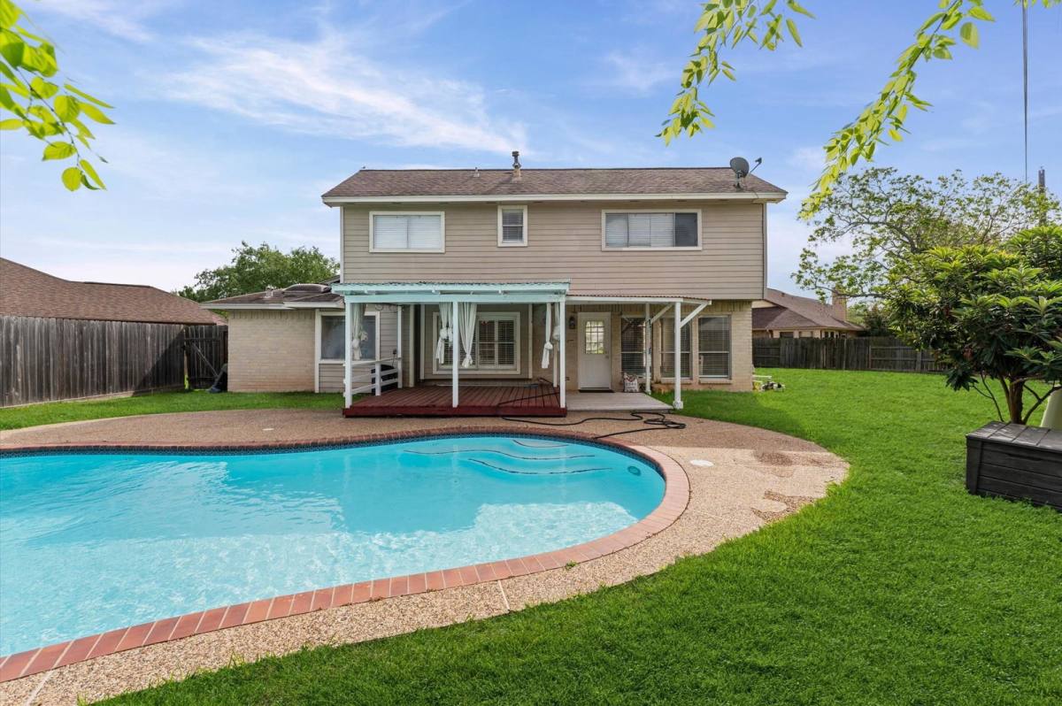 House for rent at 3204 Kempwood Dr, Sugar Land, TX 77479