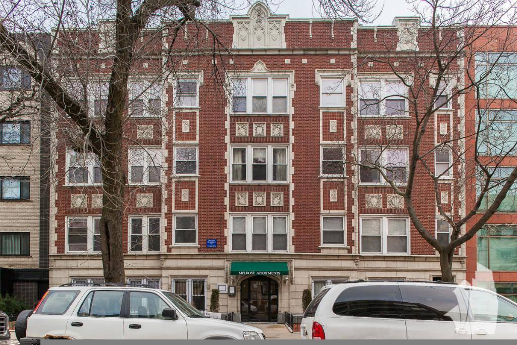 Apartment for rent at 511 W Melrose St #205, Chicago, IL 60657
