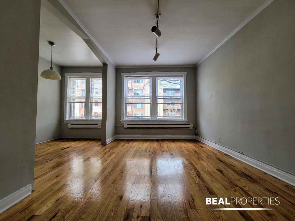 Apartment for rent at 511 W Melrose St #205, Chicago, IL 60657