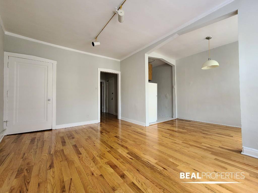Apartment for rent at 511 W Melrose St #205, Chicago, IL 60657