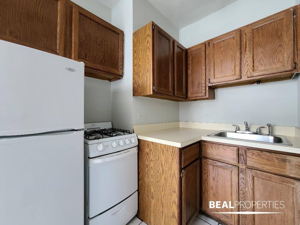 Apartment for rent at 511 W Melrose St #205, Chicago, IL 60657