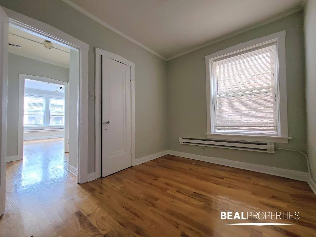 Apartment for rent at 511 W Melrose St #205, Chicago, IL 60657