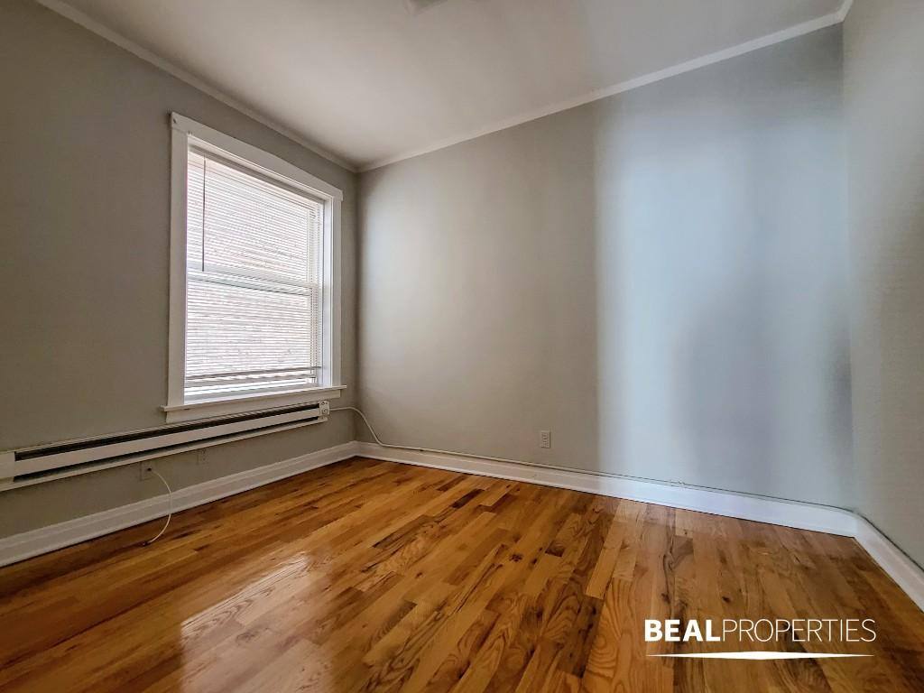 Apartment for rent at 511 W Melrose St #205, Chicago, IL 60657
