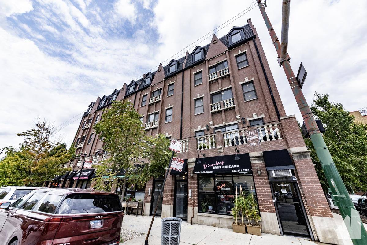 Apartment for rent at 1402 W Grand Ave #3, Chicago, IL 60642