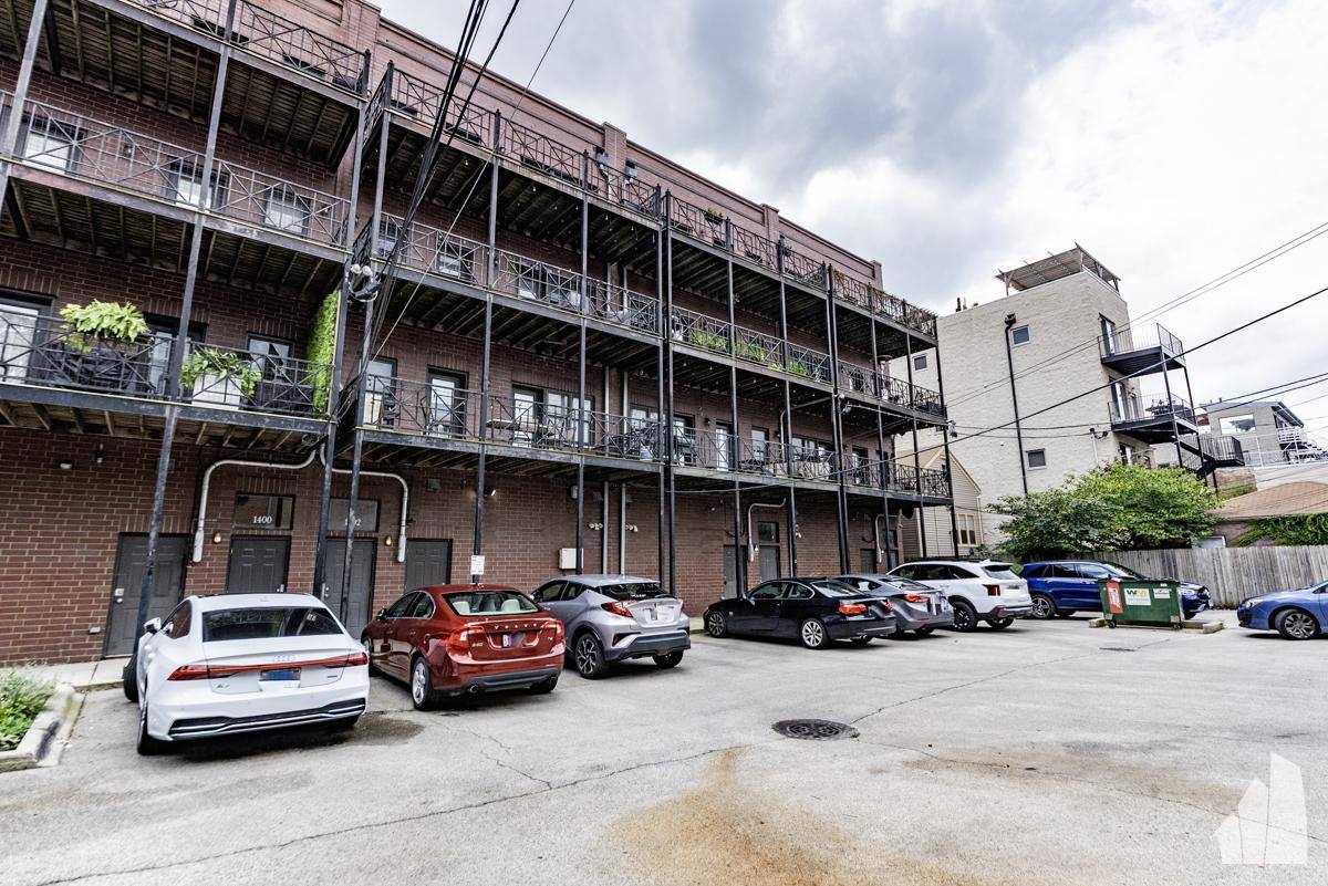 Apartment for rent at 1402 W Grand Ave #3, Chicago, IL 60642