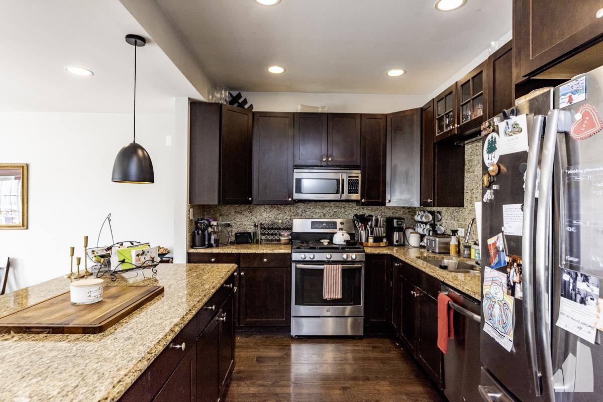 Apartment for rent at 1402 W Grand Ave #3, Chicago, IL 60642