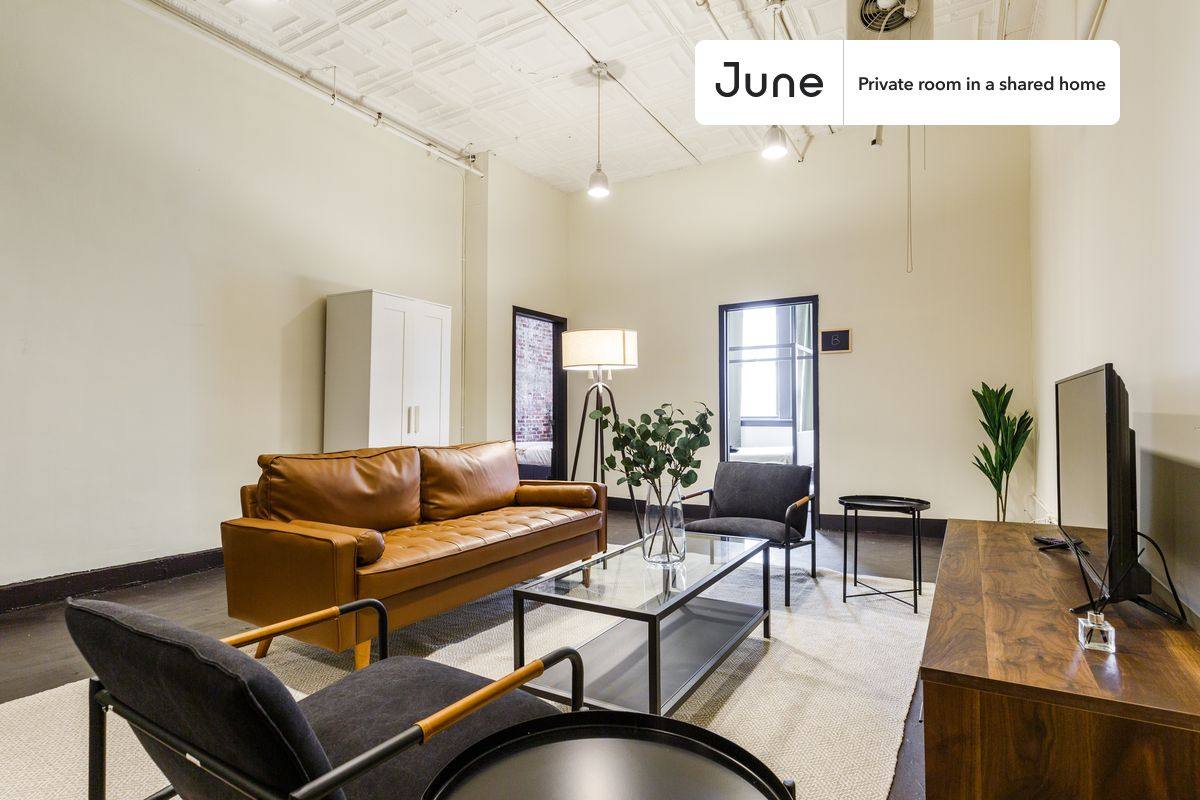Apartment for rent at 131 W 14th St E, New York, NY 10011